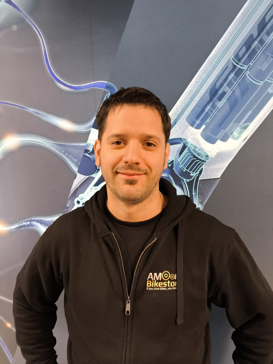 Tibor, Mechaniker in der AMoore Werkstatt