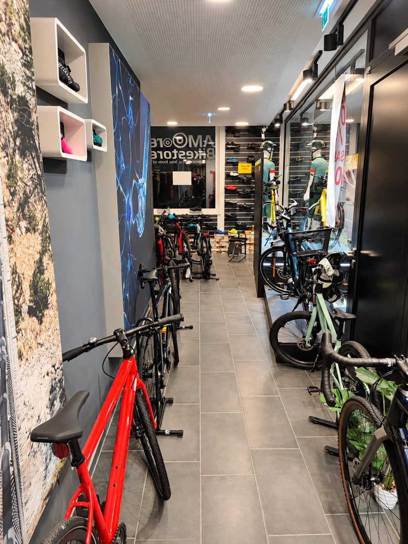 Rennräder und Gravelbikes im AMoore Bikestore Oberndorf